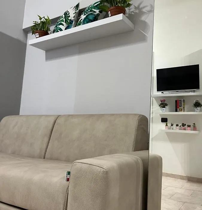 * Maciachini Apartment *-1